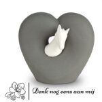 Dieren urn paard