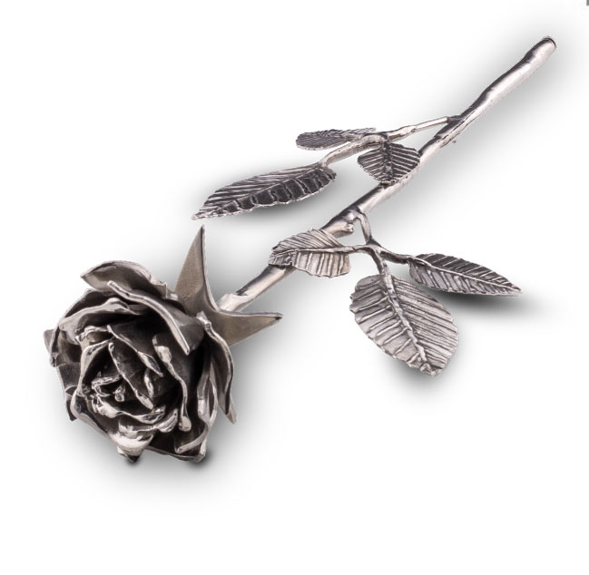 Asbeeld zilvertin - Een roos in bloei, symbool van de liefde